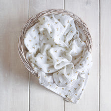 Carica l&#39;immagine nel visualizzatore di Gallery, COPERTINA IN MUSSOLA - FIORI OCRA
