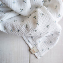 Carica l&#39;immagine nel visualizzatore di Gallery, COPERTINA IN MUSSOLA - FIORI AZZURRO
